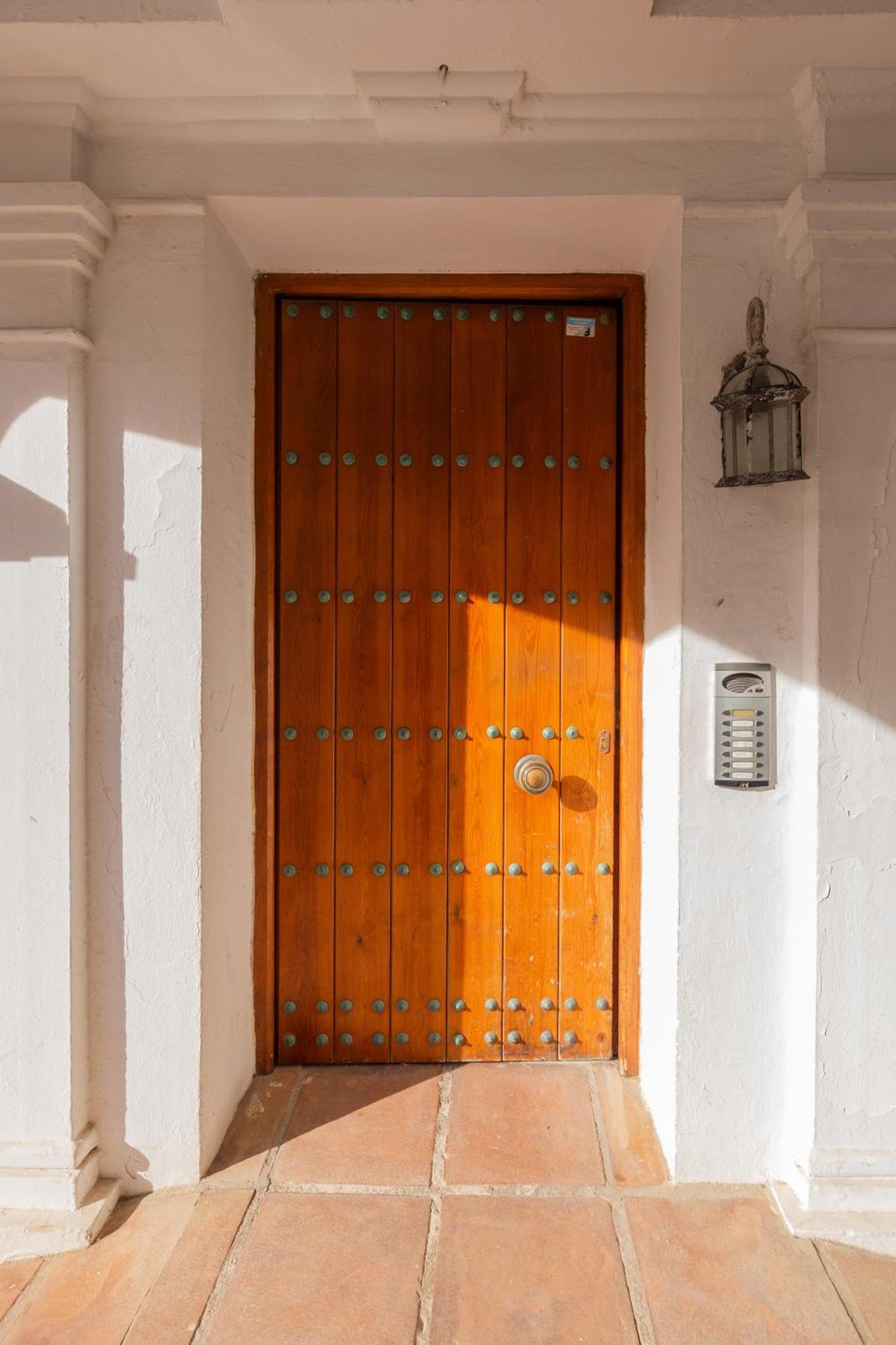 Duquesa Port Studio Apartment - Bright Sunlit Terrace Манилва Экстерьер фото